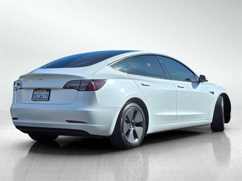 Used 2023 Tesla Model 3 Standard Range image 4