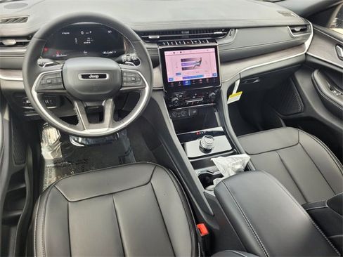 New 2025 Jeep Grand Cherokee Limited image 9