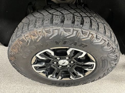 Used 2023 Chevrolet Silverado 1500 ZR2 AWD/4WD image 15