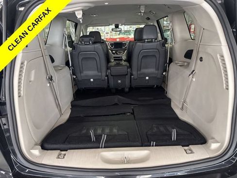Used 2017 Chrysler Pacifica Touring-L w/ Tire & Wheel Group FWD image 30