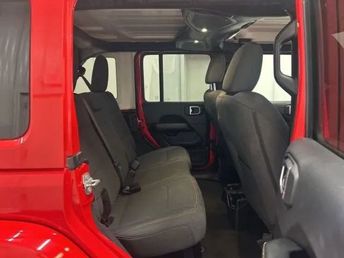 Used 2024 Jeep Wrangler Sahara image 17