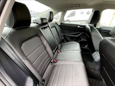 Used 2023 Volkswagen Jetta SE image 19