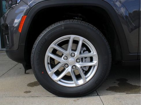 New 2025 Jeep Grand Cherokee Laredo X w/ Luxury Tech Group I image 35