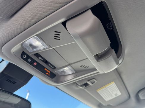 Used 2023 Chevrolet Equinox LT image 19