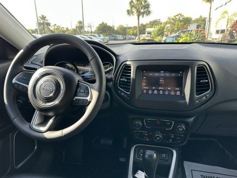 Used 2021 Jeep Compass Latitude image 44