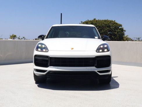Certified 2023 Porsche Cayenne Turbo AWD/4WD image 6