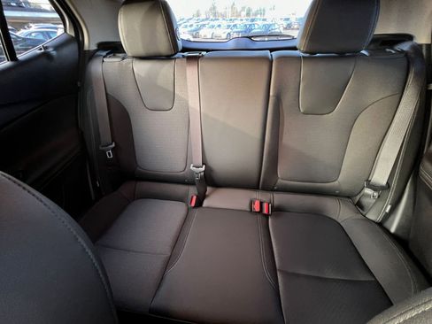 Used 2025 Buick Encore GX Preferred image 38