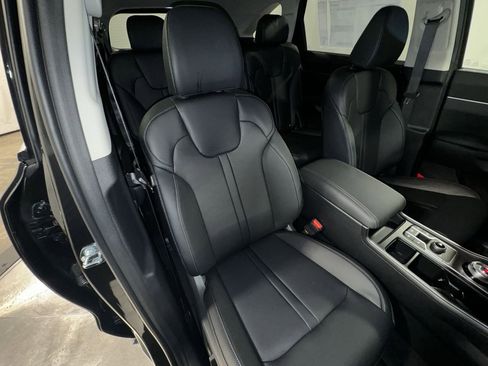 Certified 2025 Kia Sorento EX w/ EX Panoramic Sunroof Package image 29