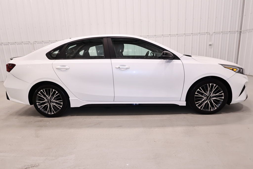 Used 2022 Kia Forte GT-Line w/ GT-Line Premium Package FWD image 2