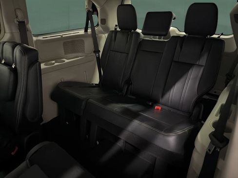 Used 2012 Chrysler Town & Country Touring-L w/ Entertainment Group #2 image 12