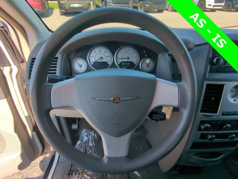 Used 2010 Chrysler Town & Country LX FWD image 22
