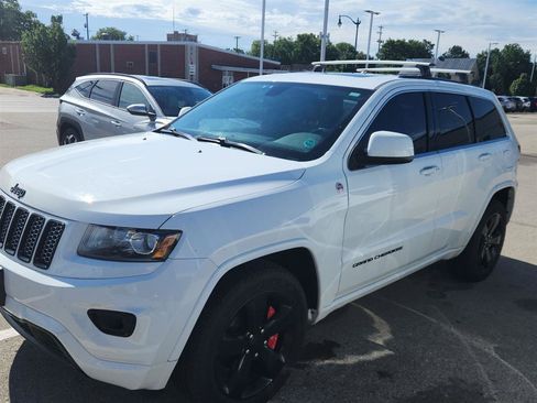 Used 2015 Jeep Grand Cherokee Altitude AWD/4WD image 8