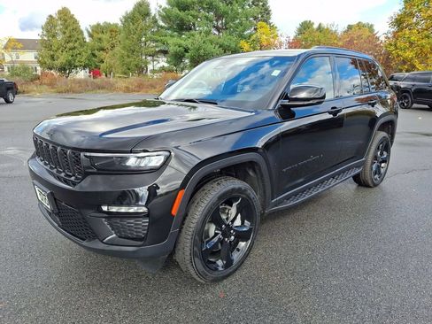 Used 2025 Jeep Grand Cherokee Limited w/ Black Appearance Package AWD/4WD image 3