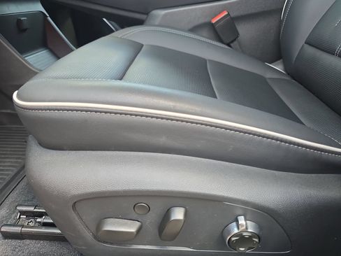 Certified 2025 Buick Enclave Avenir w/ LPO, Floor Liner Package AWD/4WD image 32