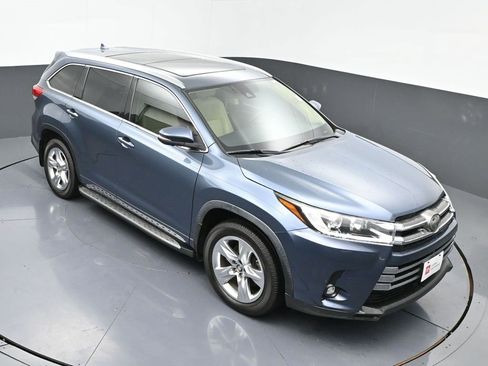 Certified 2019 Toyota Highlander Limited Platinum image 41