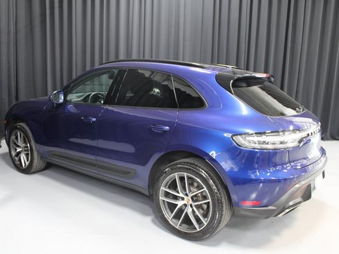 Certified 2024 Porsche Macan image 3