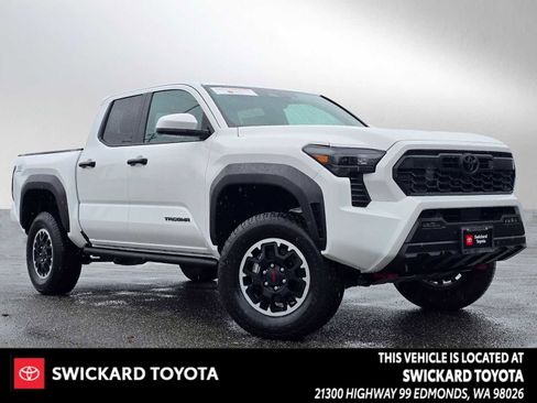 Used 2025 Toyota Tacoma TRD Sport image 1