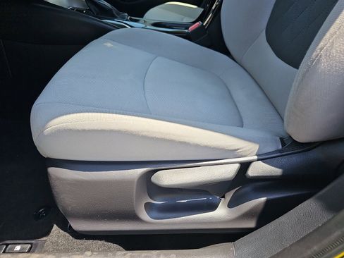 Used 2022 Toyota Corolla LE w/ Carpet Mat Package (TMS) FWD image 26