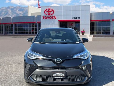Used 2021 Toyota C-HR XLE FWD image 2