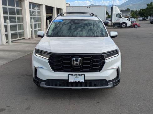 Used 2024 Honda Pilot Touring image 11