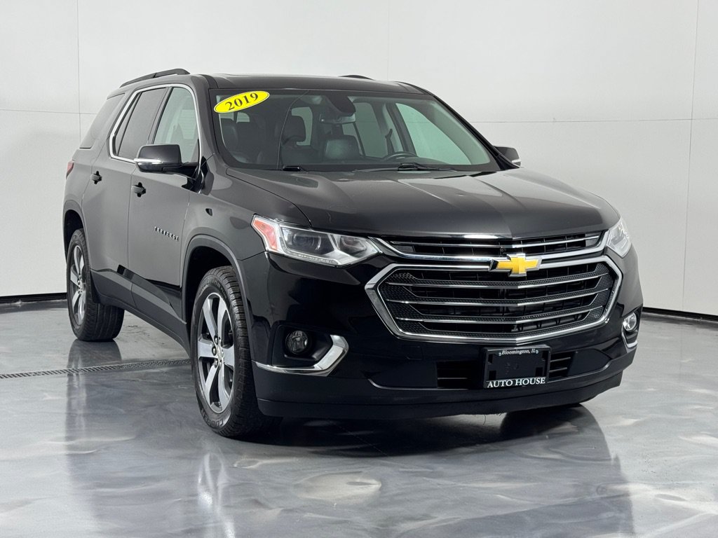 Used 2019 Chevrolet Traverse LT w/ LT Premium Package FWD image 3