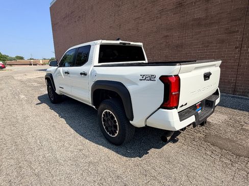 Used 2026 Toyota Tacoma TRD Off-Road AWD/4WD image 3