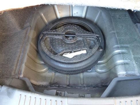 Used 2015 Ford Fiesta SE w/ Comfort Package FWD image 12