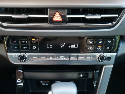 Certified 2024 Kia Seltos SX w/ SX Sunroof Package AWD/4WD image 23