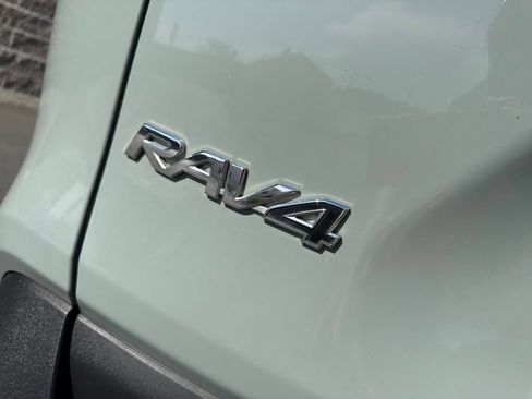 Used 2021 Toyota RAV4 XLE AWD/4WD image 10