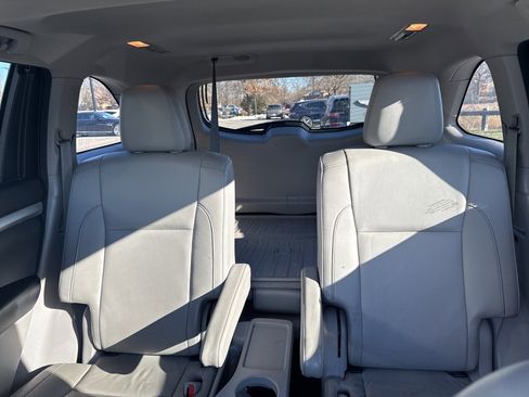 Used 2017 Toyota Highlander XLE image 19