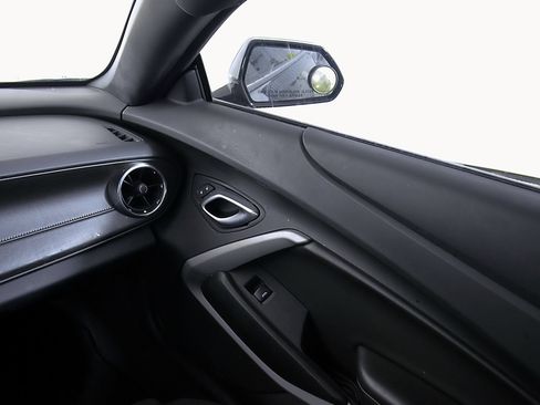 Used 2018 Chevrolet Camaro LT RWD image 23