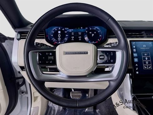 Used 2025 Land Rover Range Rover Long Wheelbase SE AWD/4WD image 12