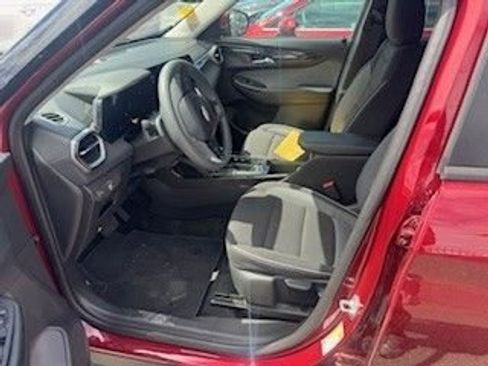 Used 2025 Chevrolet TrailBlazer LT image 11