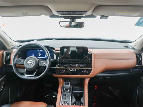 Used 2023 Nissan Pathfinder Platinum w/ Lighting Package (N93) AWD/4WD image 14