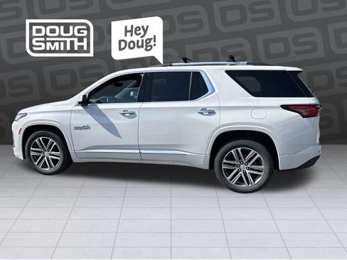 Used 2023 Chevrolet Traverse High Country AWD/4WD image 2