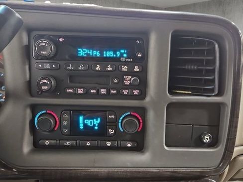 Used 2003 GMC Yukon XL Denali image 15