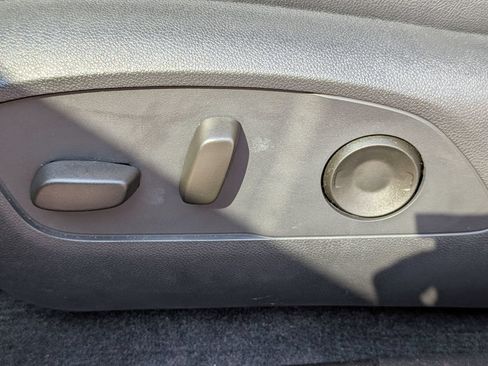 Used 2025 Chevrolet Equinox EV RS FWD image 16