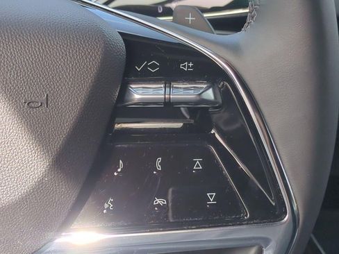 Certified 2025 Cadillac Escalade ESV Luxury RWD image 20