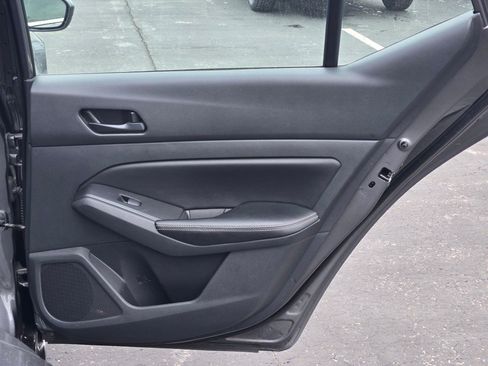 Used 2025 Nissan Altima 2.5 SV FWD image 9
