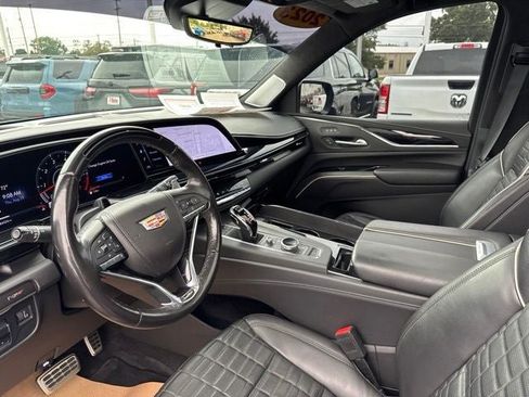 Used 2023 Cadillac Escalade ESV V AWD/4WD image 9