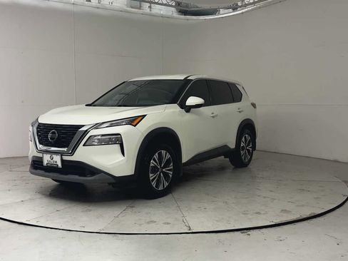 Used 2021 Nissan Rogue SV FWD image 2