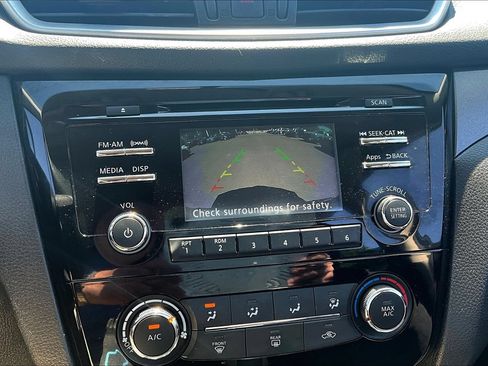 Used 2016 Nissan Rogue S w/ Appearance Package FWD image 14