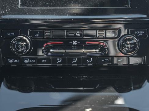 New 2025 Jeep Grand Cherokee Laredo X w/ Luxury Tech Group I image 22