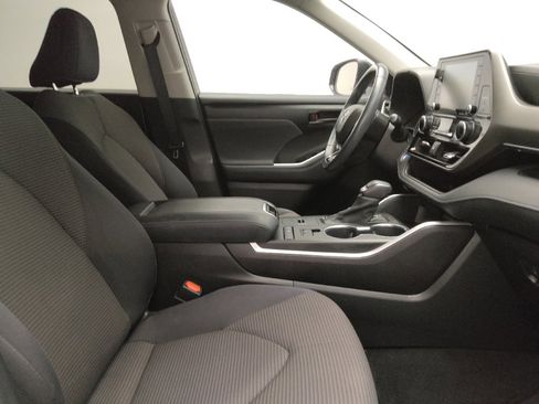 Used 2021 Toyota Highlander LE image 21
