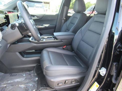 Certified 2026 Chevrolet Equinox LT w/ Convenience Package II FWD image 17