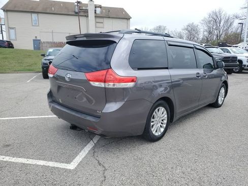Used 2011 Toyota Sienna XLE image 4