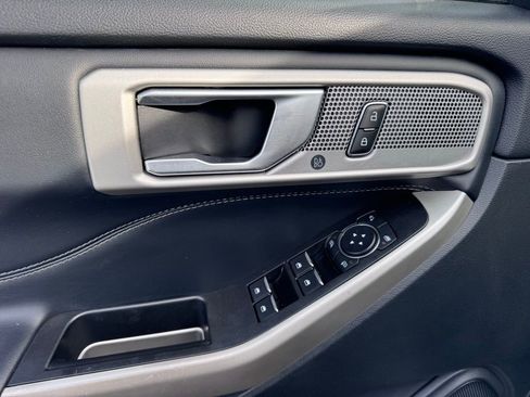 Used 2022 Ford Explorer XLT w/ Equipment Group 202A image 23