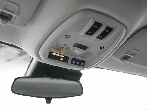 Used 2024 Chevrolet Trax LT w/ Sunroof Package FWD image 24