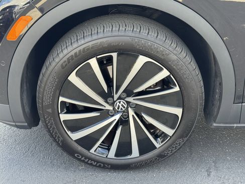 Used 2023 Volkswagen ID.4 Pro S Plus AWD/4WD image 12