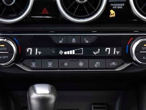 Used 2025 Nissan Sentra SR w/ SR Premium Package image 22